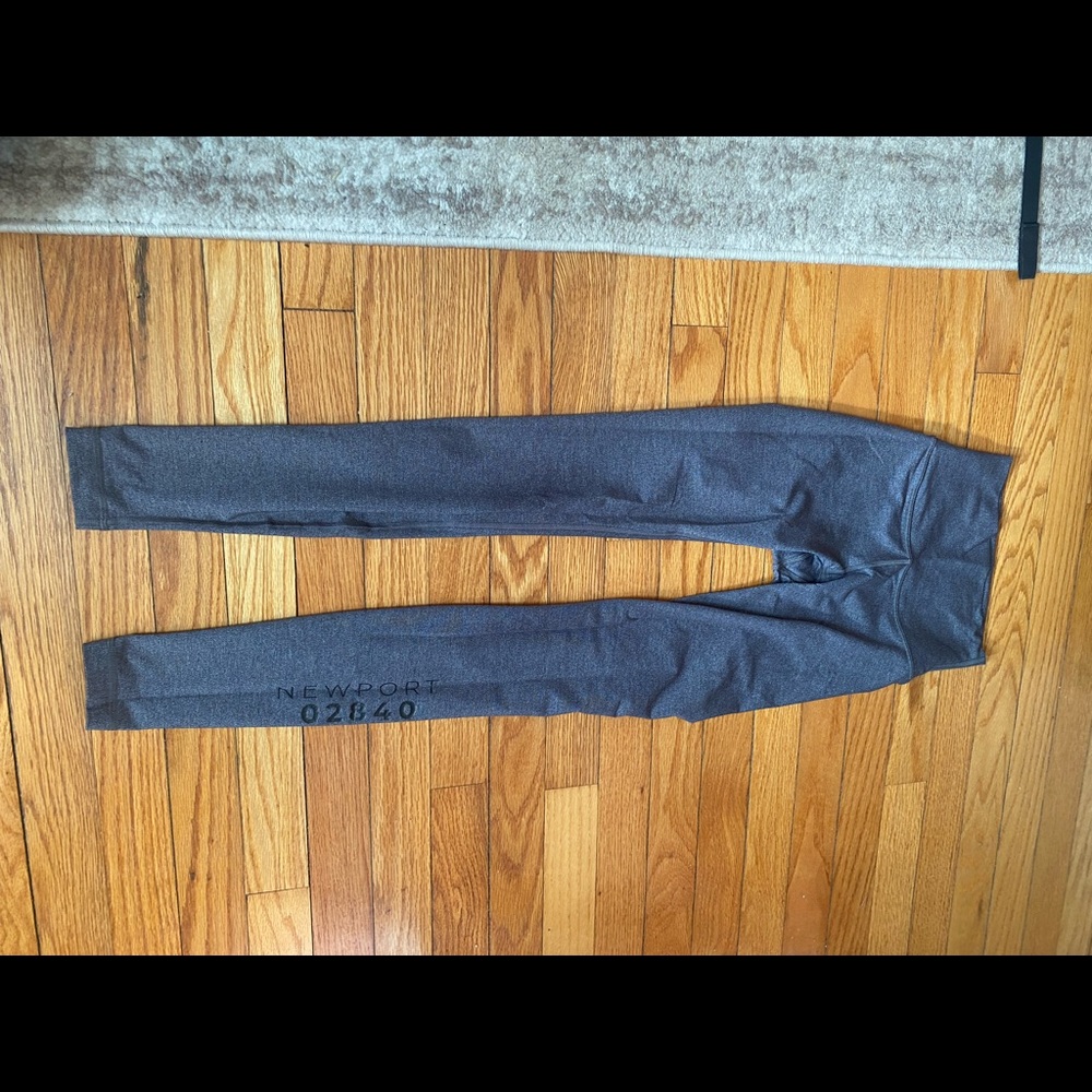 Lululemon Wunder Under gray leggings with Newport RI Zip code size 2